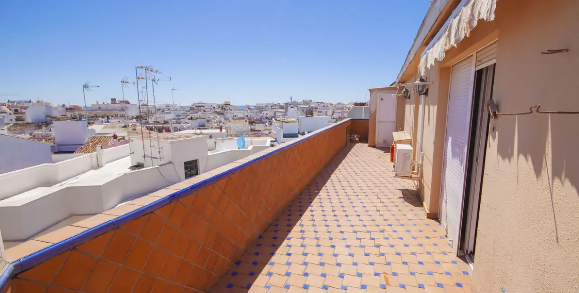 Sale of penthouse in Estepona 3