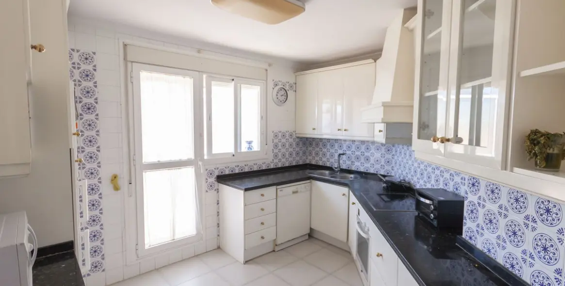 Sale of penthouse in Estepona 10