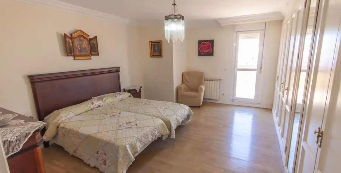 Sale of penthouse in Estepona 13