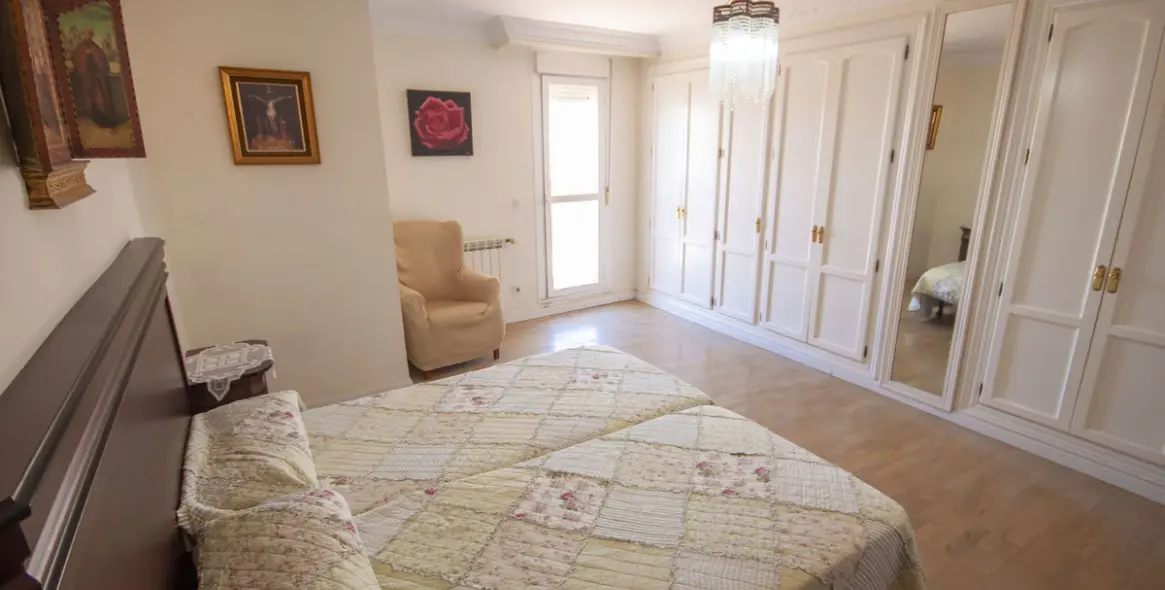 Sale of penthouse in Estepona 18