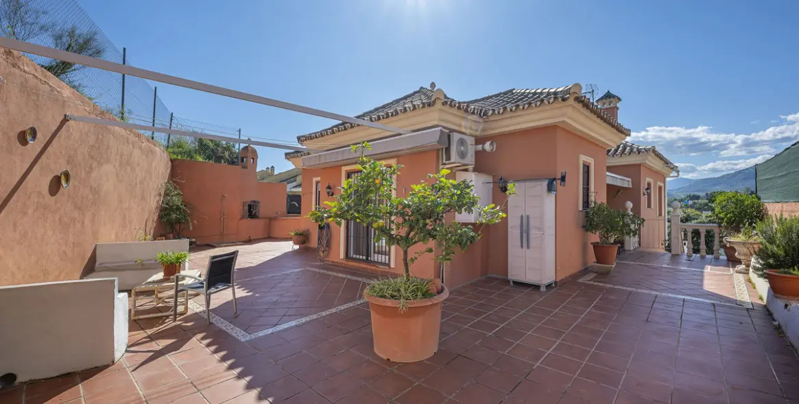 Sale of detached villa in La Quinta 2
