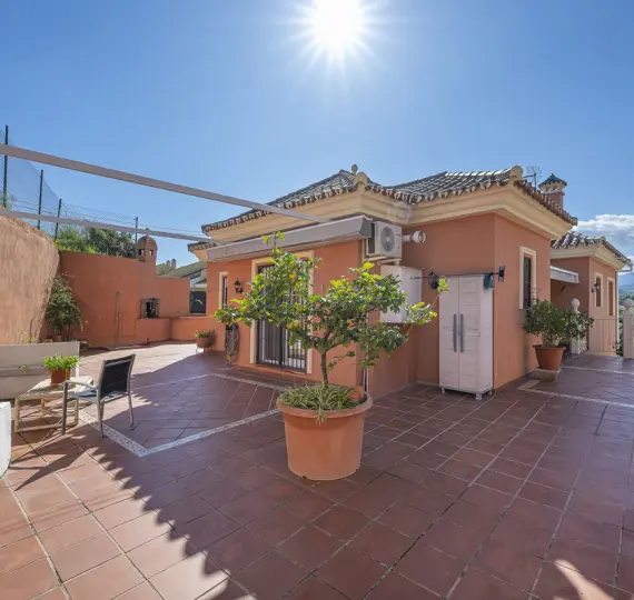 Sale of detached villa in La Quinta