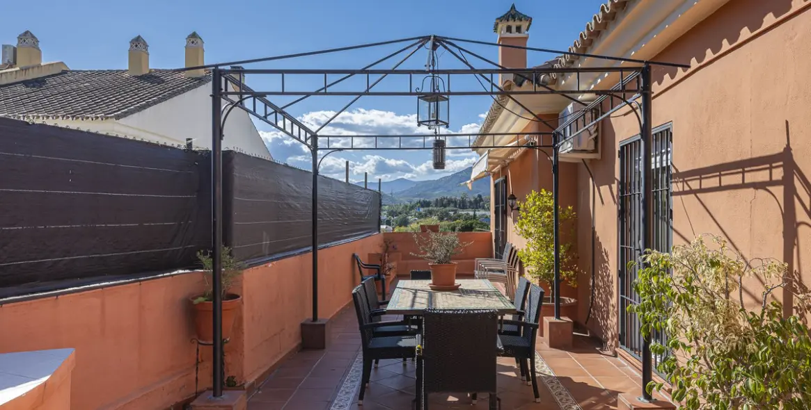 Sale of detached villa in La Quinta 4