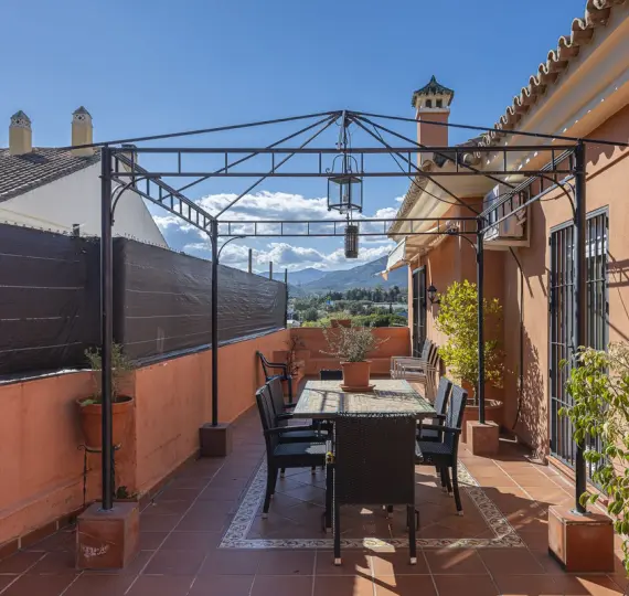 Sale of detached villa in La Quinta