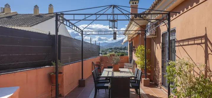 Sale of detached villa in La Quinta 3