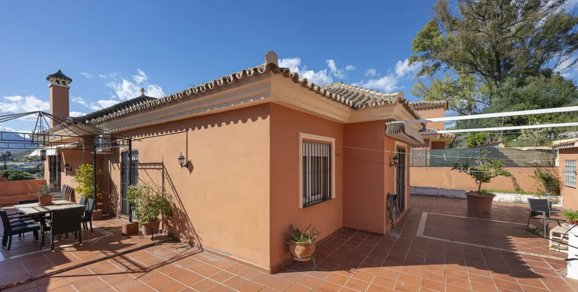 Sale of detached villa in La Quinta 5