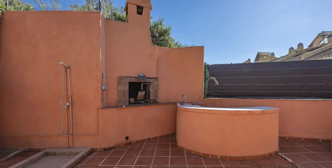 Sale of detached villa in La Quinta 6