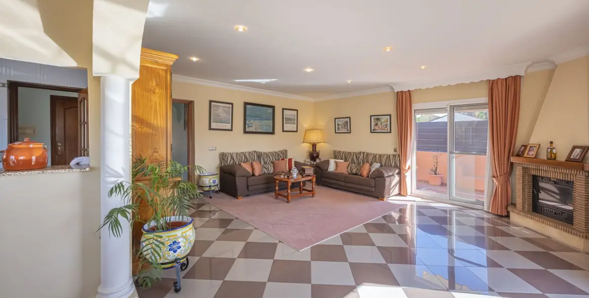 Sale of detached villa in La Quinta 7