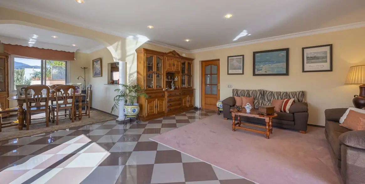 Sale of detached villa in La Quinta 8