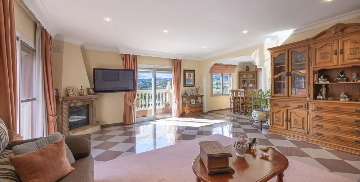 Sale of detached villa in La Quinta 9