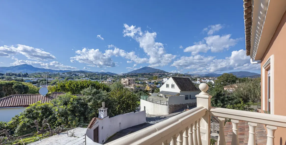 Sale of detached villa in La Quinta 10