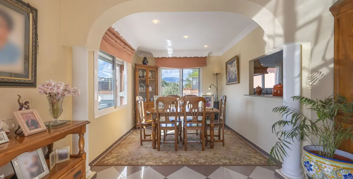 Sale of detached villa in La Quinta 13