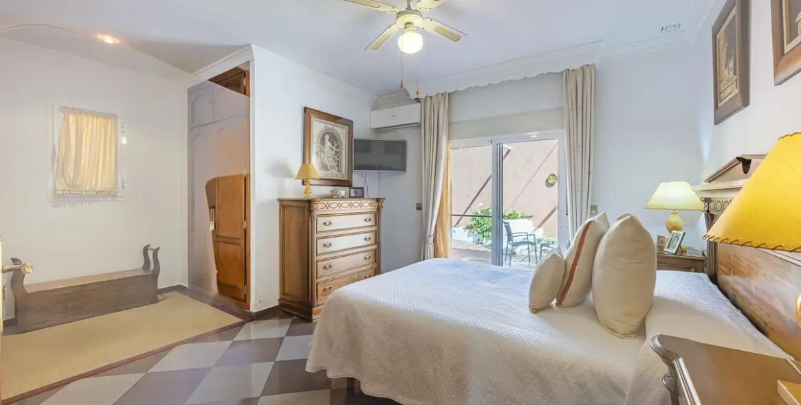 Sale of detached villa in La Quinta 17