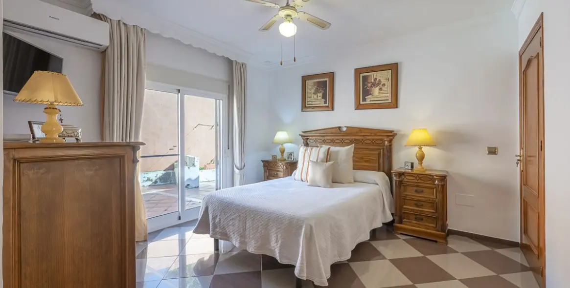 Sale of detached villa in La Quinta 18