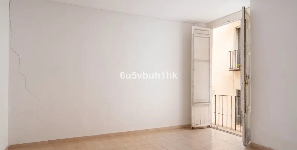 Sale of ground floor apartment in Malaga (district Málaga Centro) 3