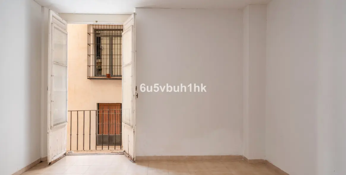 Sale of ground floor apartment in Malaga (district Málaga Centro) 4