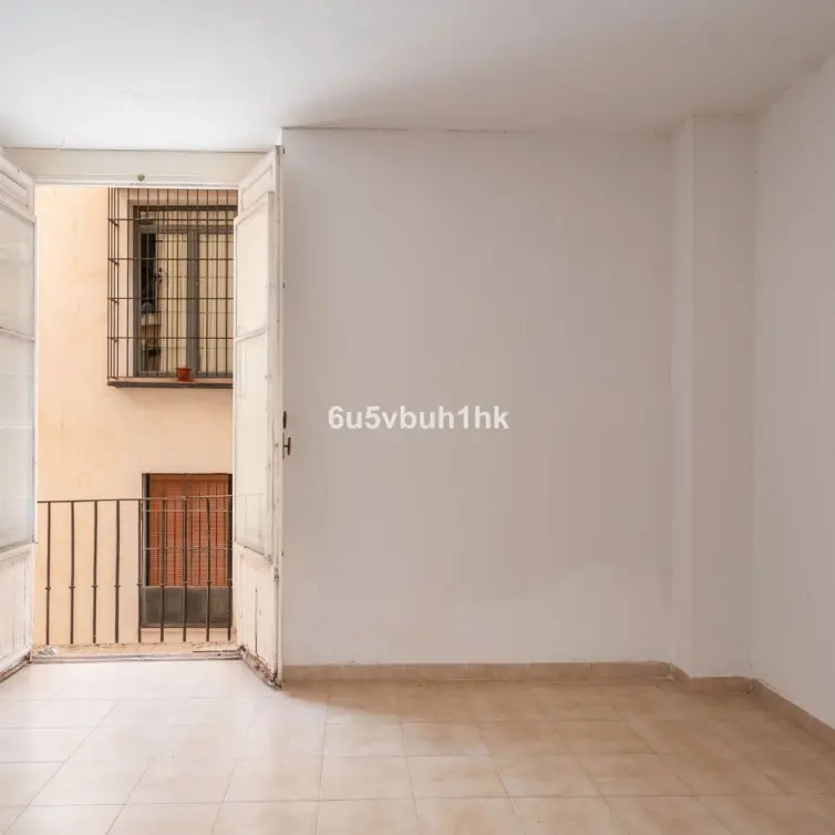 Sale of ground floor apartment in Malaga - Centro
