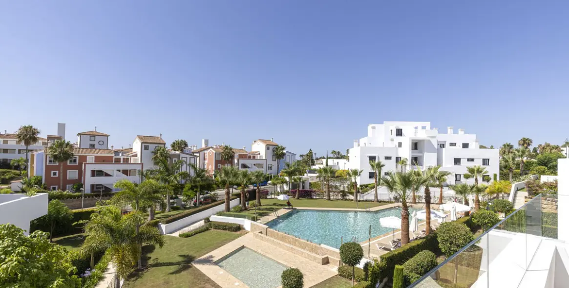 Sale of penthouse in El Paraiso 1