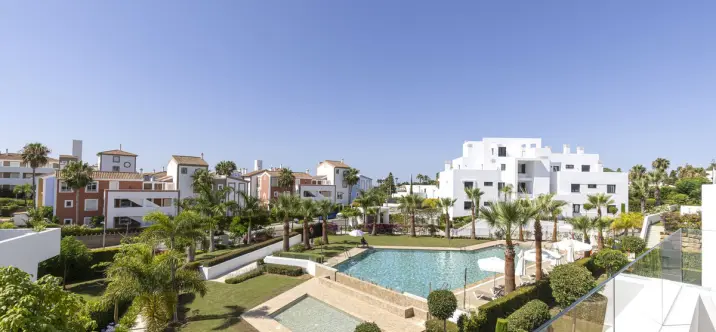 Sale of penthouse in El Paraiso 0