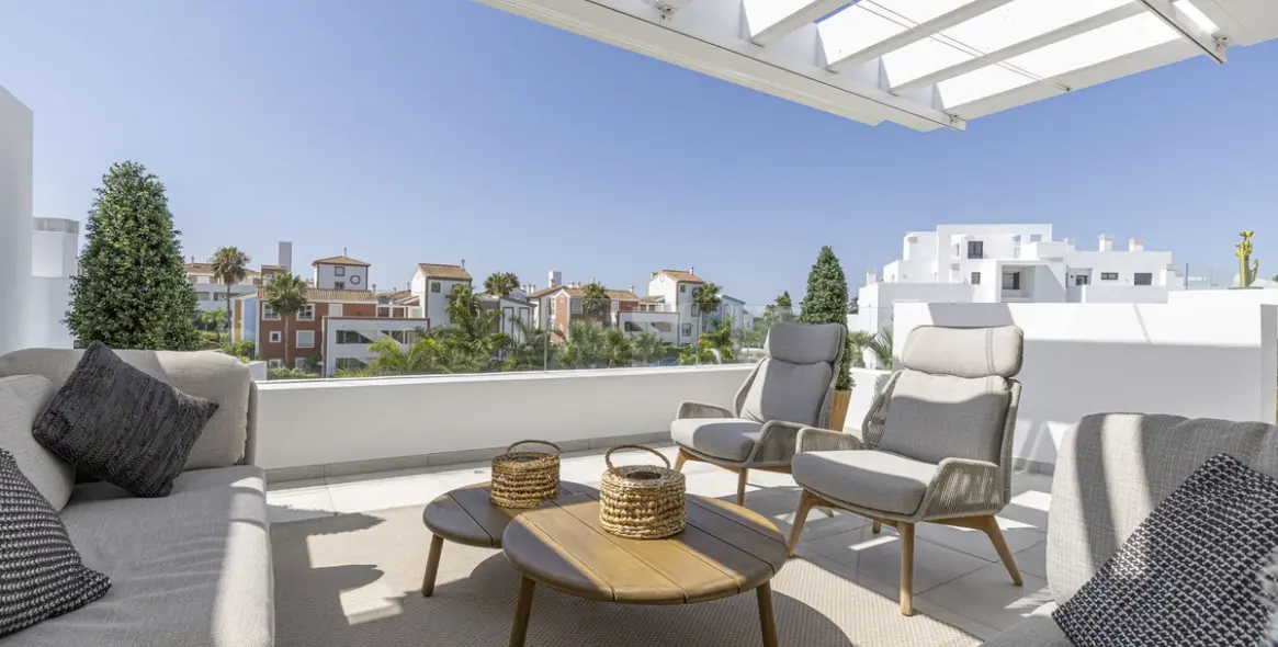 Sale of penthouse in El Paraiso 2