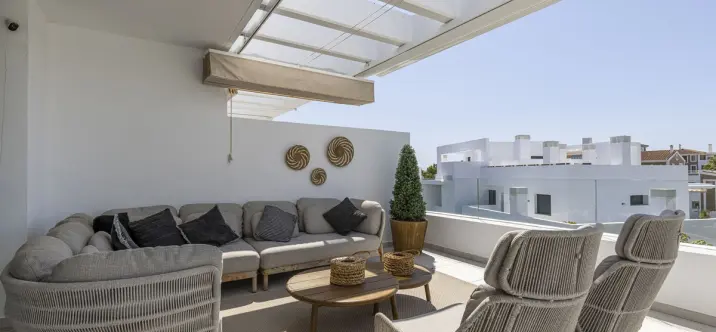 Sale of penthouse in El Paraiso 2