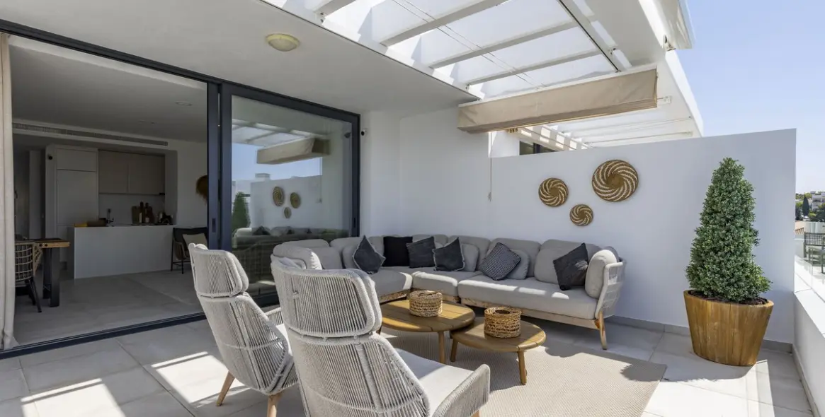 Sale of penthouse in El Paraiso 4