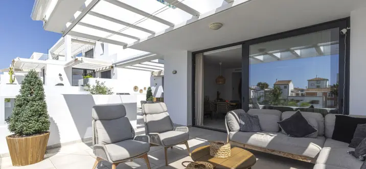 Sale of penthouse in El Paraiso 4