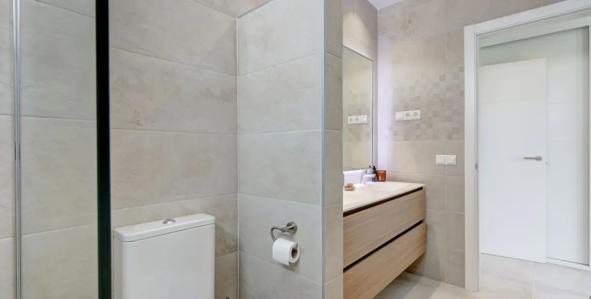 Sale of penthouse in El Paraiso 17