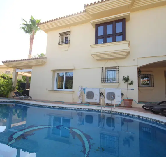 Продажа дома на две семьи в Riviera del Sol