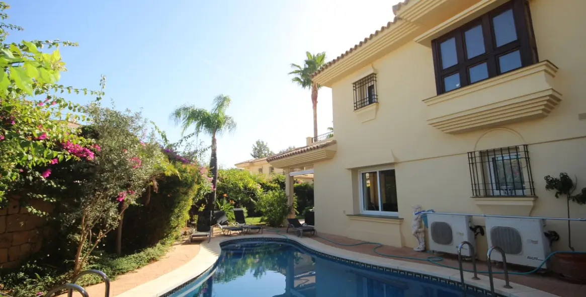 Продажа дома на две семьи в Riviera del Sol 1