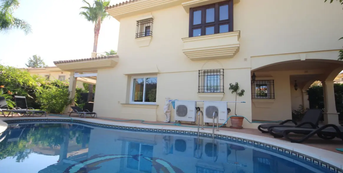 Продажа дома на две семьи в Riviera del Sol 4