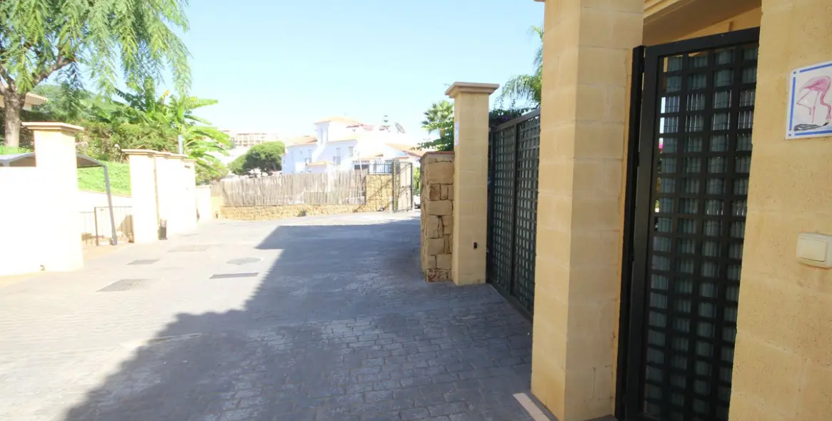 Продажа дома на две семьи в Riviera del Sol 15