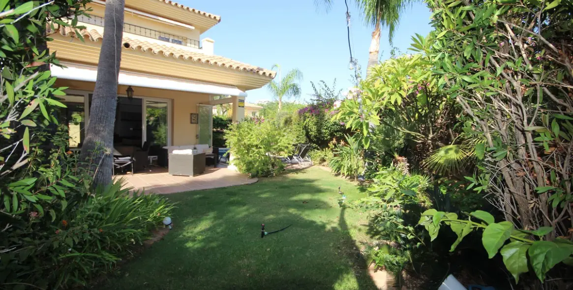 Продажа дома на две семьи в Riviera del Sol 16