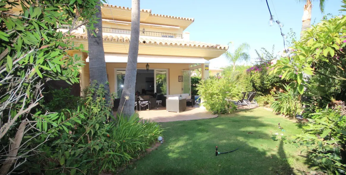 Продажа дома на две семьи в Riviera del Sol 17