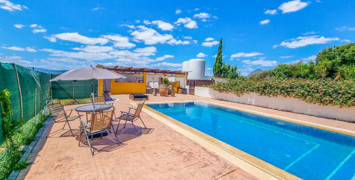 Venta de finca - cortijo en Casares 1