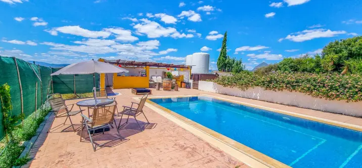 Venta de finca - cortijo en Casares 0