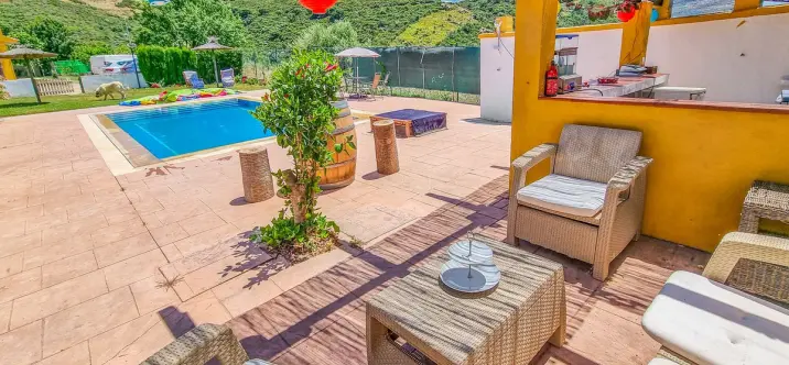 Venta de finca - cortijo en Casares 1