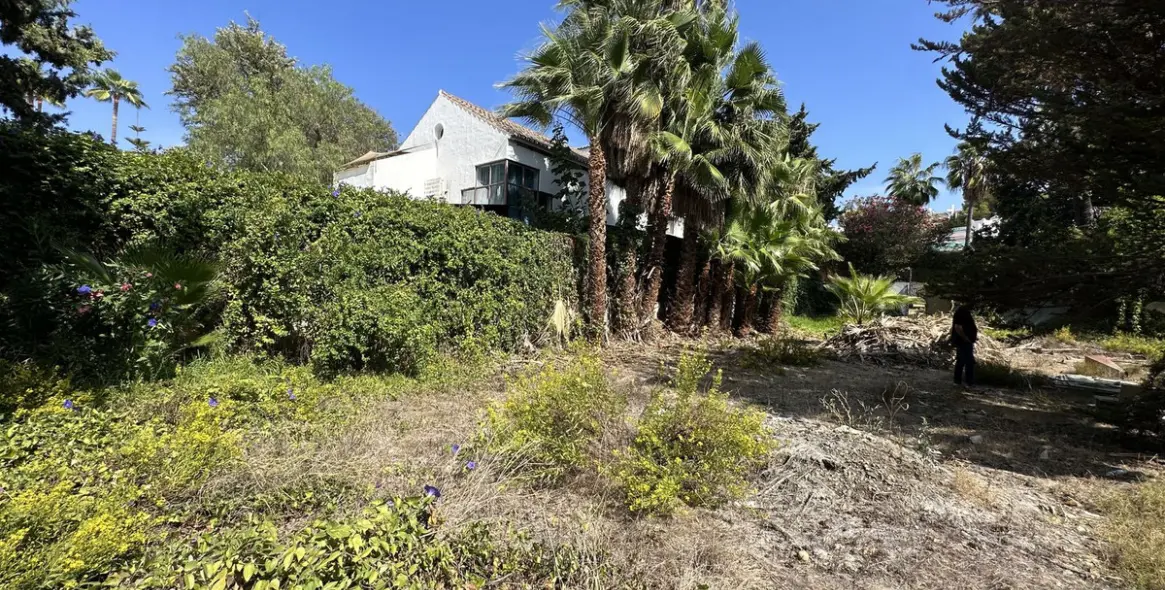 Продажа  жилого участка в Nueva Andalucía 5