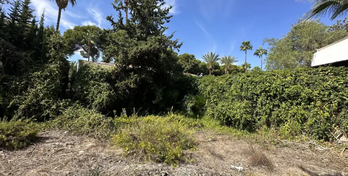 Продажа  жилого участка в Nueva Andalucía 6