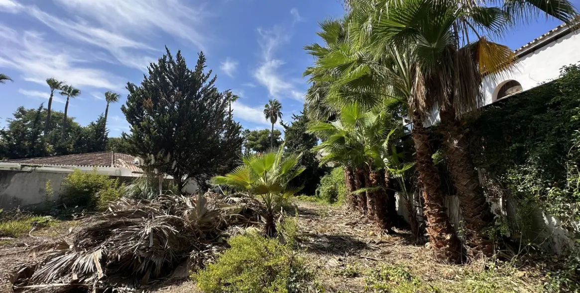 Продажа  жилого участка в Nueva Andalucía 8