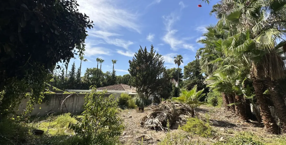 Продажа  жилого участка в Nueva Andalucía 9