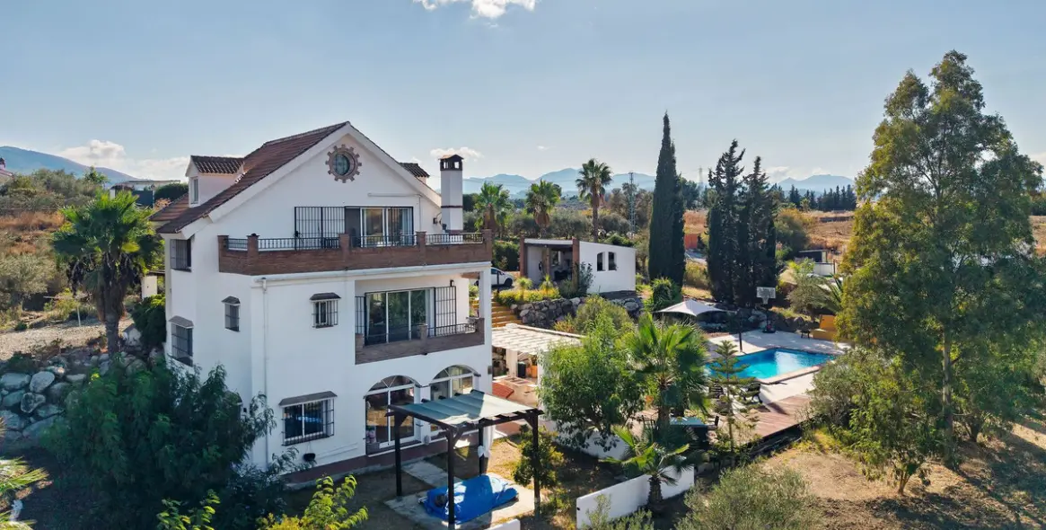 Продажа  отдельно стоящей виллы в Alhaurín el Grande 1
