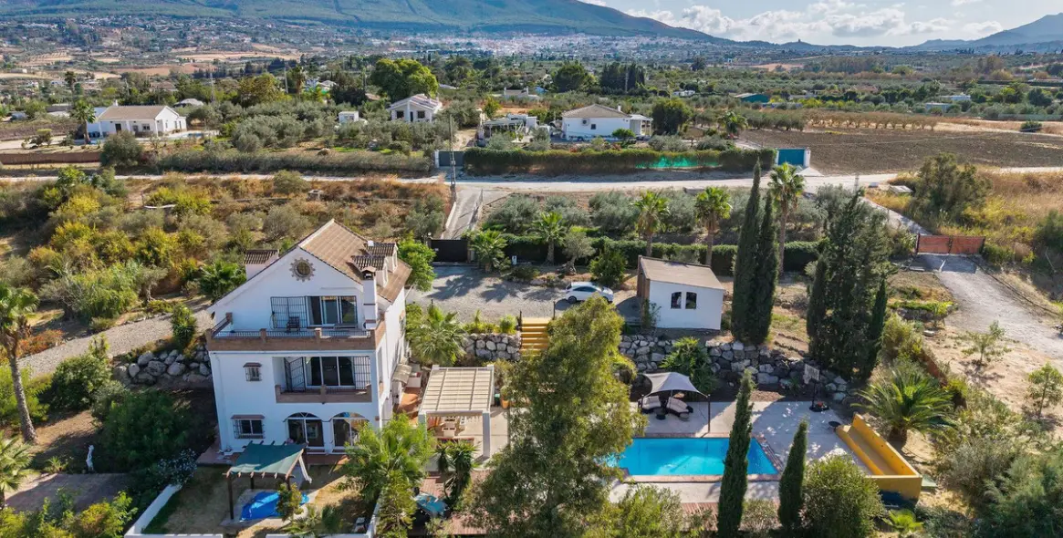 Продажа  отдельно стоящей виллы в Alhaurín el Grande 2