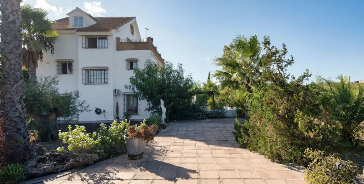 Продажа  отдельно стоящей виллы в Alhaurín el Grande 4