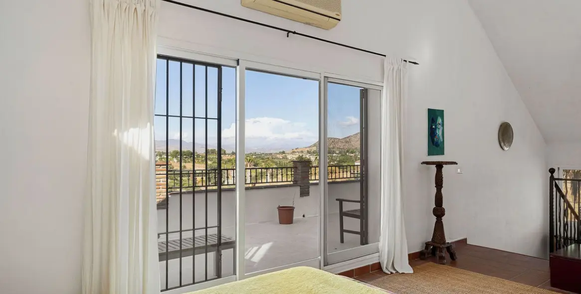 Продажа  отдельно стоящей виллы в Alhaurín el Grande 18