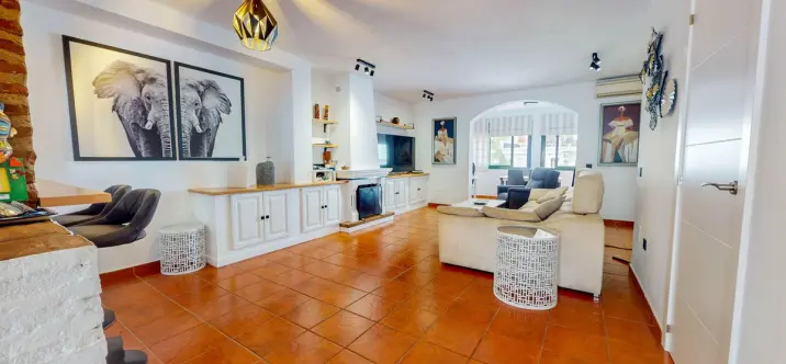 Продажа дома на две семьи в Benahavís 0