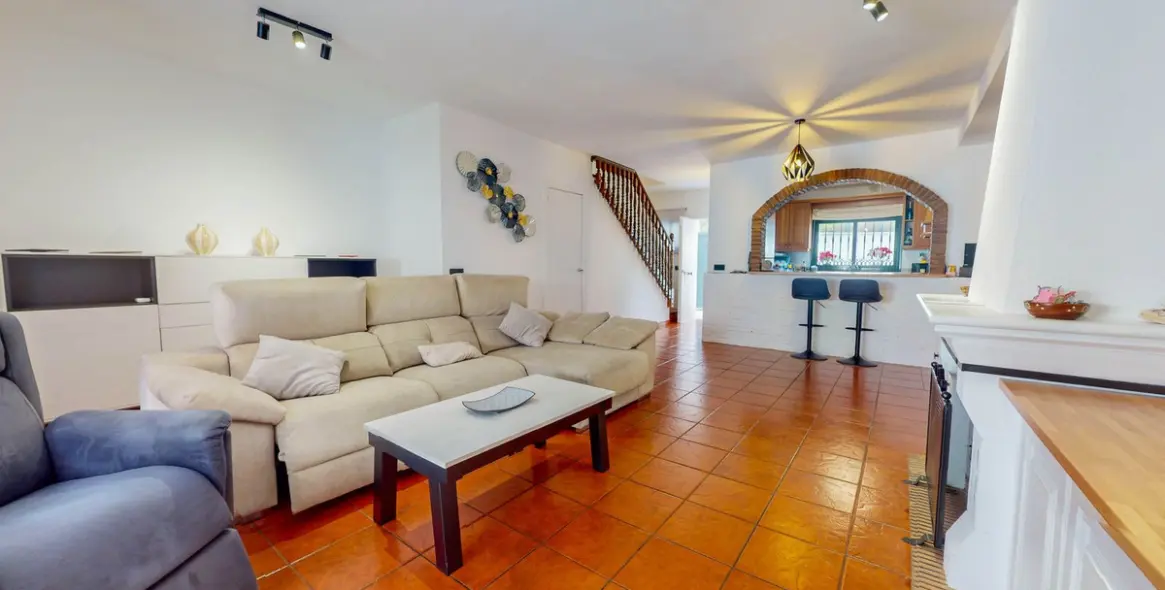 Продажа дома на две семьи в Benahavís 2