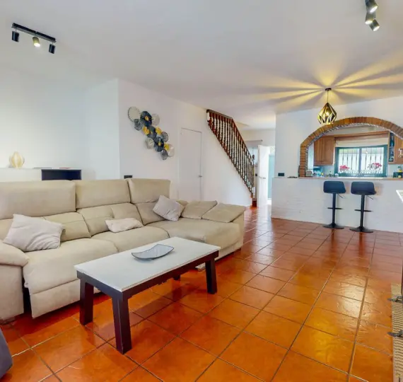 Продажа дома на две семьи в Benahavís