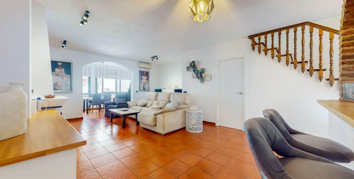 Продажа дома на две семьи в Benahavís 3