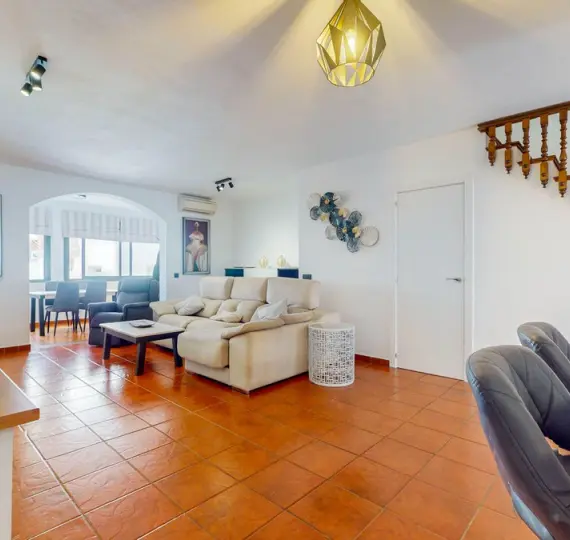 Продажа дома на две семьи в Benahavís